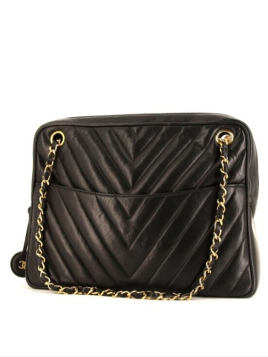 CHANEL Handbags - Chanel Black Quilted Leather Shoulder Bag with Gold Chain
